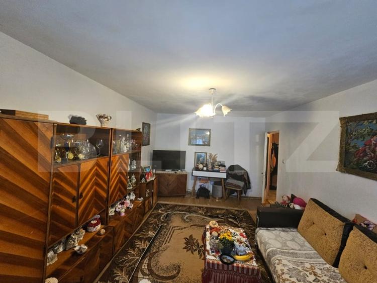 Apartament cu 3 camere decomandat, mobilat în Cetate
