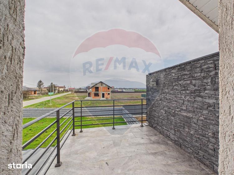 Casă cu 5 camere cu Teren 559 Mp în Crevedia