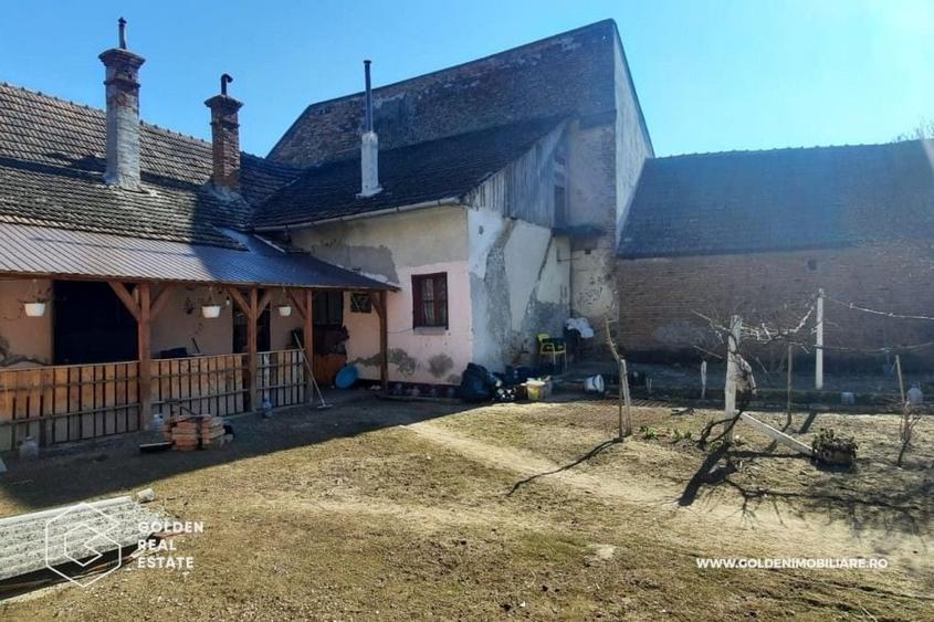 Casă individuală cu 6 camere cu Teren 1500 Mp în Păuliș