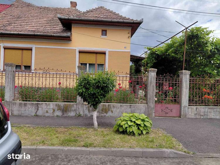 Casă cu 2 camere cu Teren 300 Mp în Central