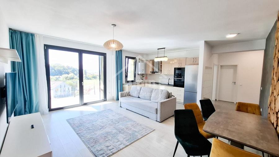 Apartament cu 3 camere decomandat, mobilat în Blumăna