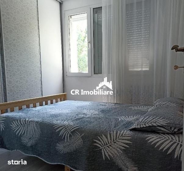 Apartament cu 4 camere decomandat în Tei
