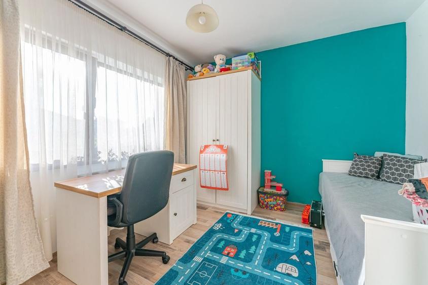 Apartament cu 3 camere decomandat, mobilat în Sânpetru