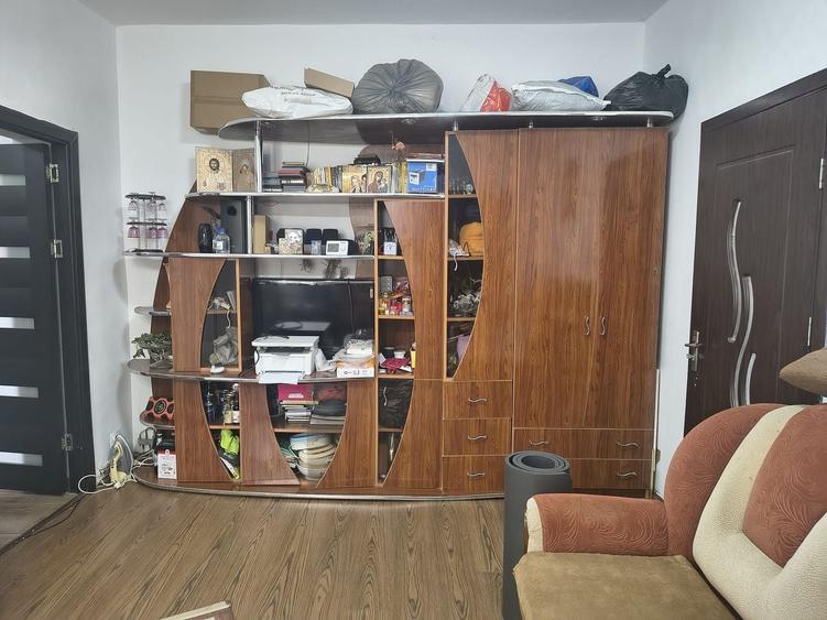 Apartament cu 4 camere semidecomandat în Cazino
