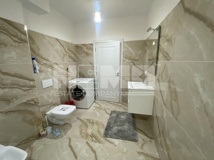 Apartament cu 3 camere decomandat în Exterior Vest