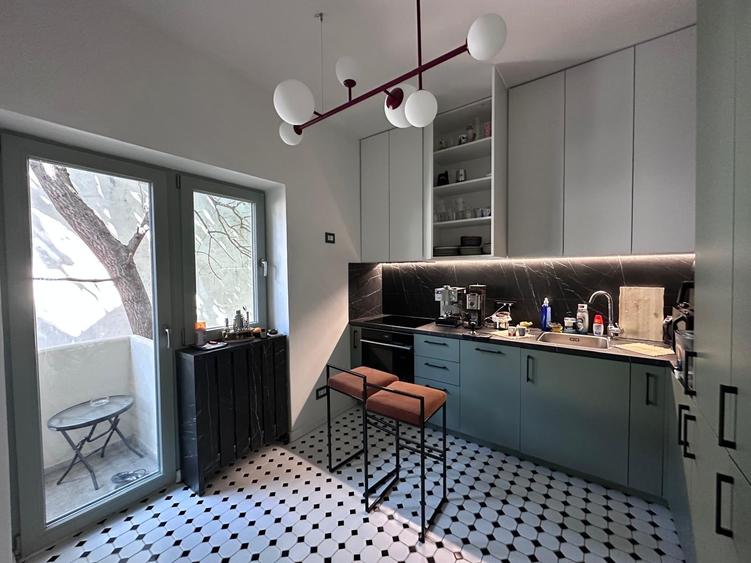 Apartament cu 3 camere în P-ța Romană