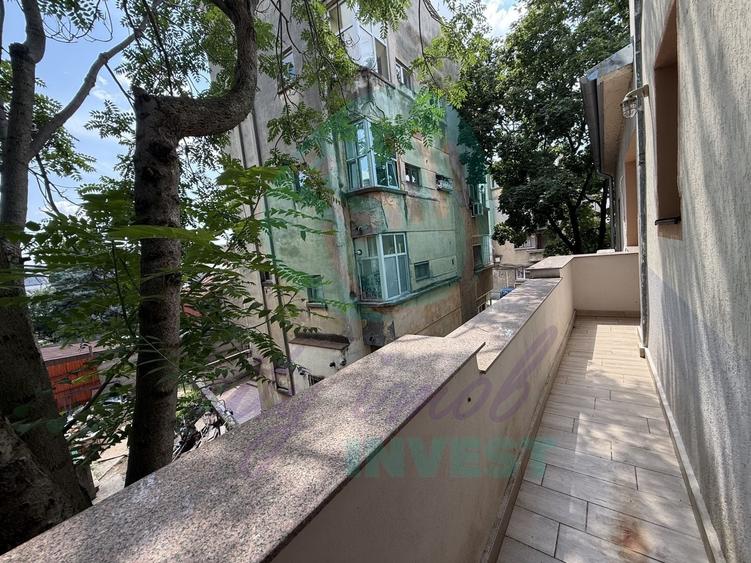Apartament cu 4 camere semidecomandat, mobilat în P-ța Sfântul Ștefan