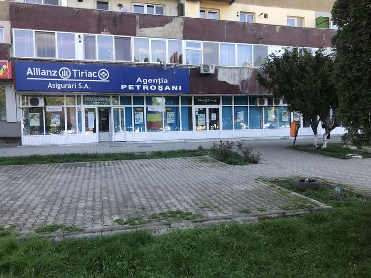 Spațiu comercial, de 125 mp, în Petros
