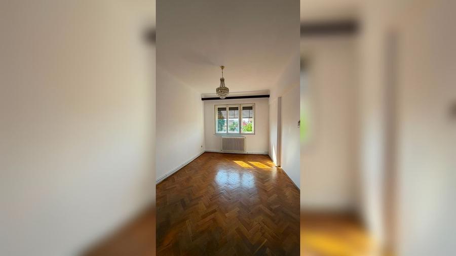Apartament cu 3 camere decomandat în Gruia