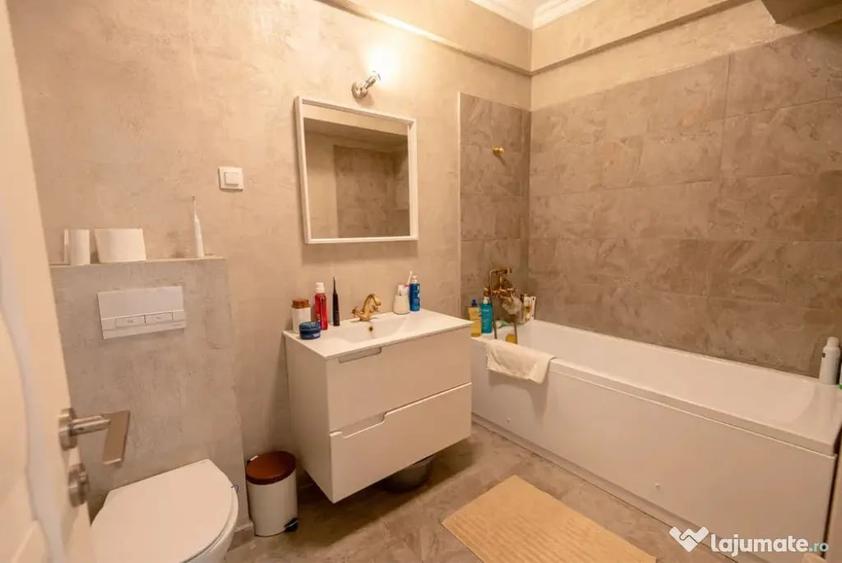 Apartament cu 3 camere decomandat în Rovine