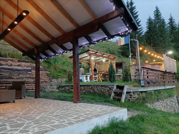 Casă cu 4 camere în Exterior Vest