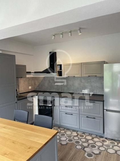 Apartament cu 5 camere semidecomandat, mobilat în Gruia