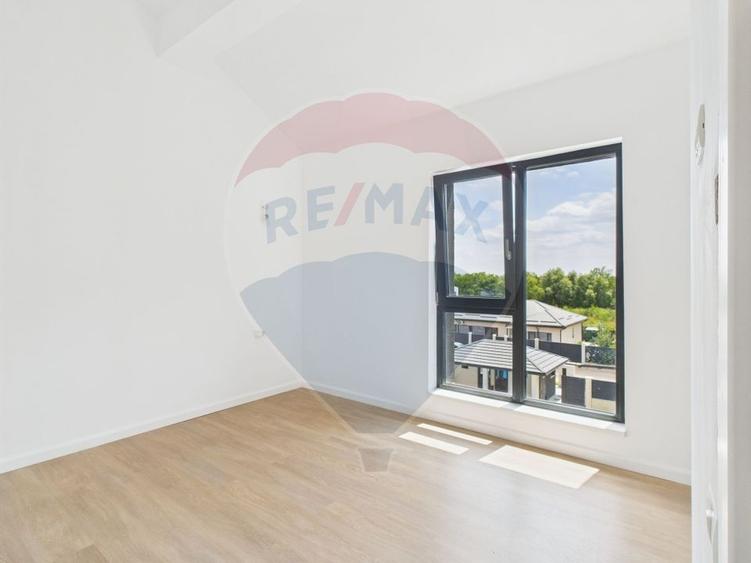 Apartament cu 4 camere semidecomandat în Tunari