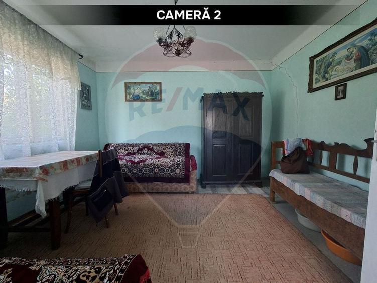 Casă cu 2 camere cu Teren 5447 Mp în Central