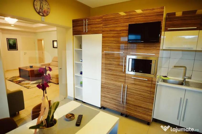 Apartament cu 4 camere decomandat, mobilat în Central
