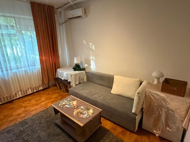 Garsonieră decomandată în Apărătorii Patriei