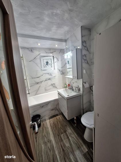 Apartament cu 3 camere decomandat, mobilat în Girocului