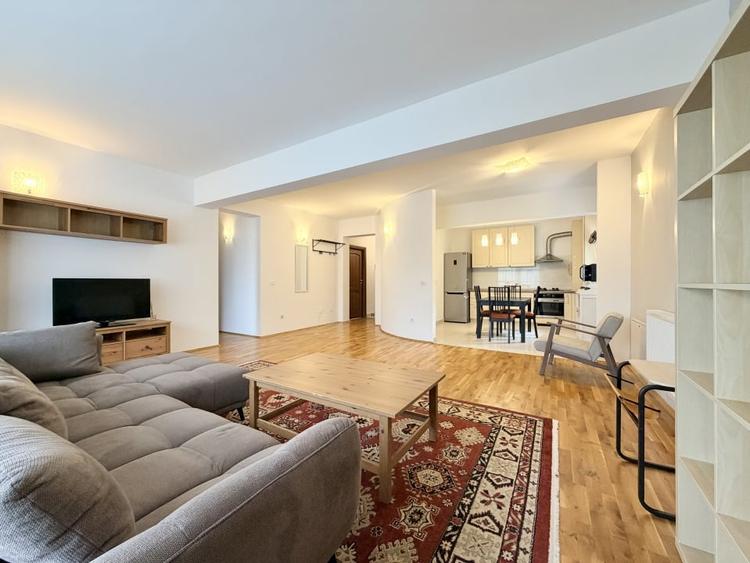 Apartament cu 4 camere semidecomandat, mobilat în Andrei Mureșanu