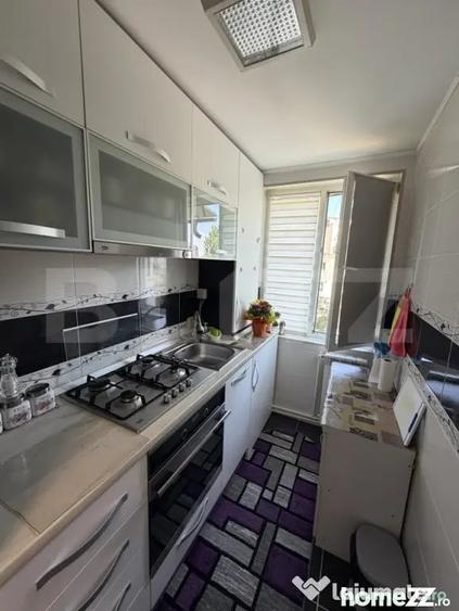 Apartament cu 3 camere semidecomandat în Central