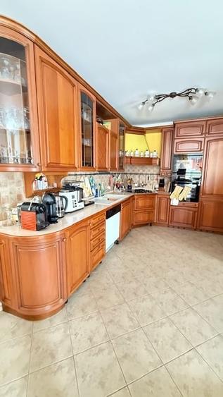 Casă individuală cu 7 camere cu Canalizare în Exterior Est