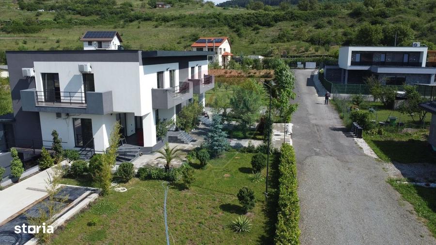 Casă cu 4 camere cu Teren 671 Mp în Rădaia