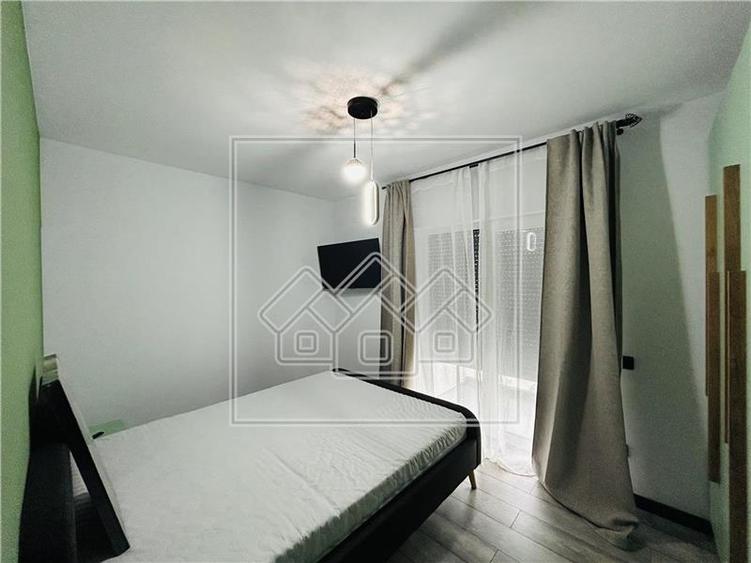 Apartament cu 3 camere nedecomandat, mobilat în Exterior Sud