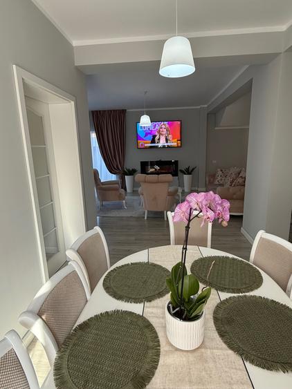 Casă cu 4 camere în Albina
