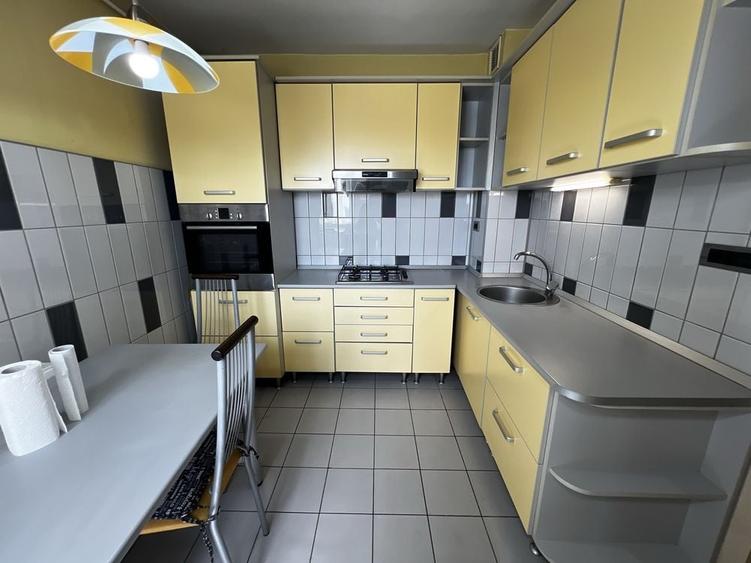 Apartament cu 3 camere decomandat în Central