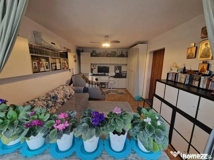 Apartament cu 4 camere semidecomandat în Central
