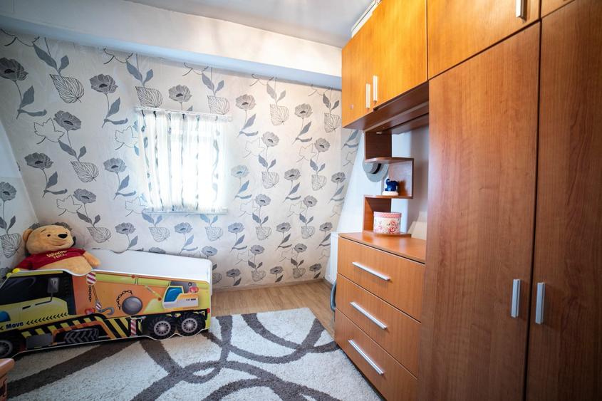 Apartament cu 3 camere decomandat, mobilat în Giurgiului