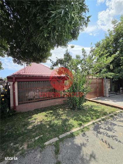 Casă cu 5 camere cu Teren 593 Mp în Central