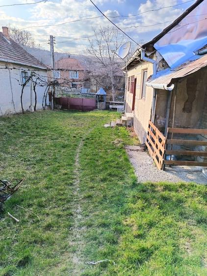 Casă cu 4 camere cu Teren 17 Mp în Hurez