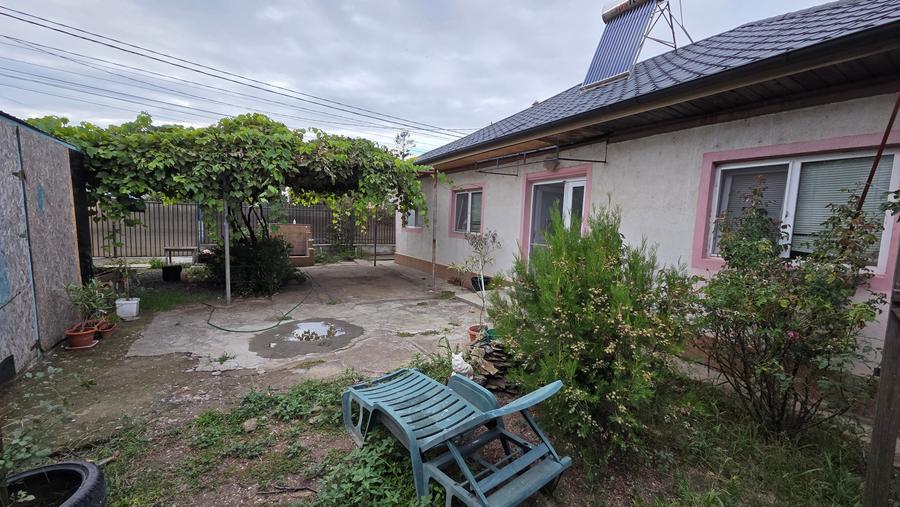 Schitu,casa si teren 547/17 stradal,3 minute de gara,pret 72000 euro - 2