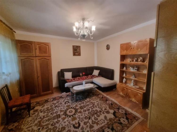 Casă individuală cu 6 camere cu Canalizare în Șercăița