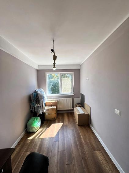 Apartament cu 3 camere semidecomandat în Tătărași
