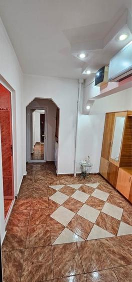 Apartament cu 2 camere decomandat în Micro 21