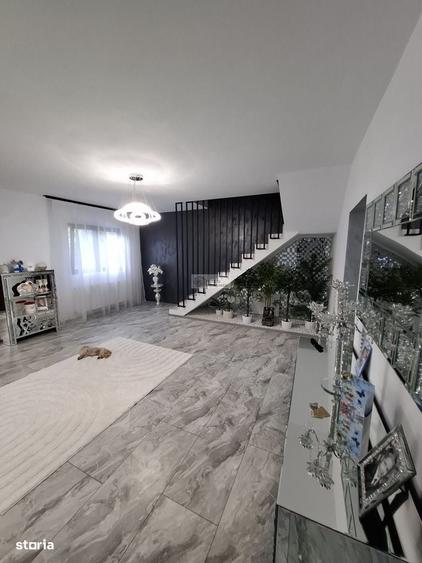 Casă cu 4 camere cu Teren 500 Mp în Milcovul