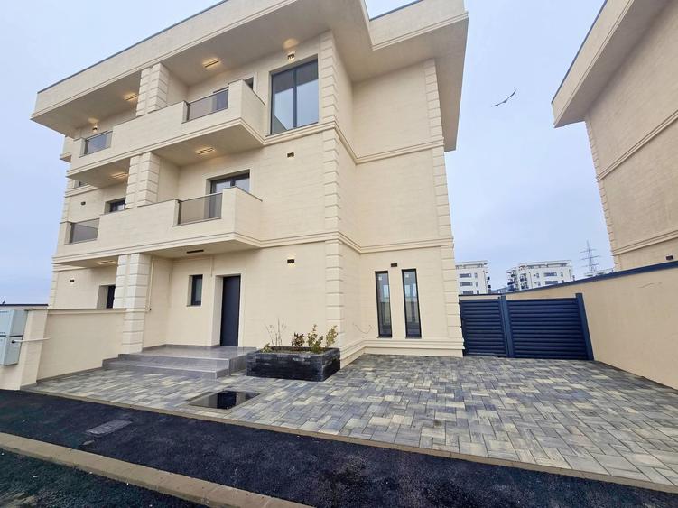 Duplex cu 5 camere cu Canalizare în Dobroești