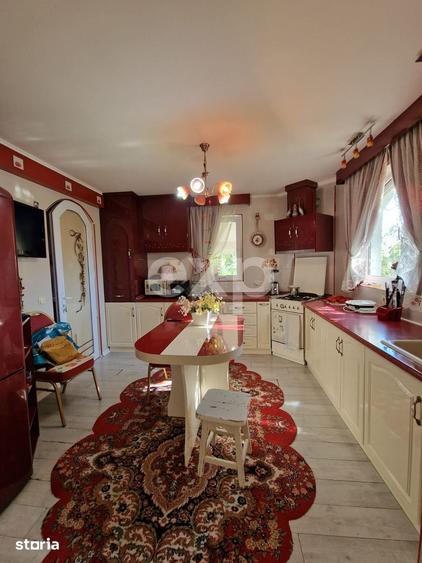 Casă cu 5 camere cu Teren 3800 Mp în Bănești
