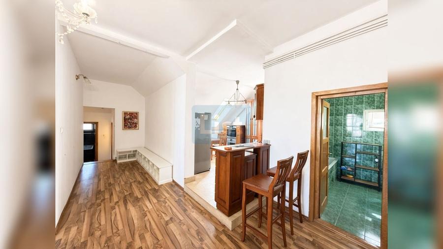 Apartament cu 5 camere semidecomandat în Andrei Mureșanu