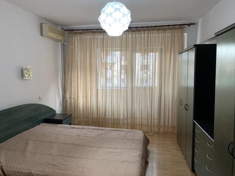 Apartament cu 3 camere decomandat, mobilat în P-ța Victoriei