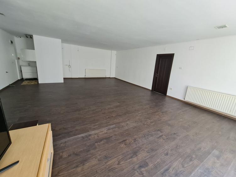 Spațiu comercial, de 100 mp, în Central