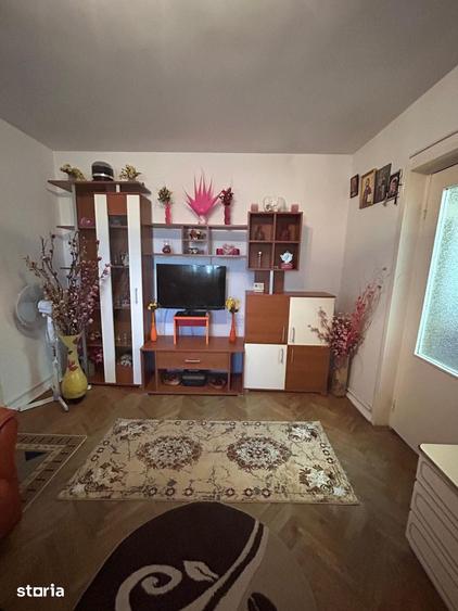 Apartament cu 2 camere semidecomandat în Podu Roș