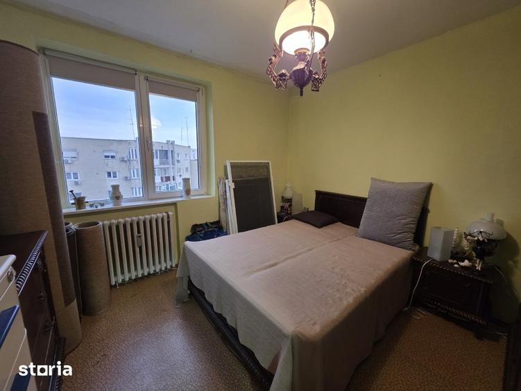Apartament cu 3 camere decomandat în Tineretului