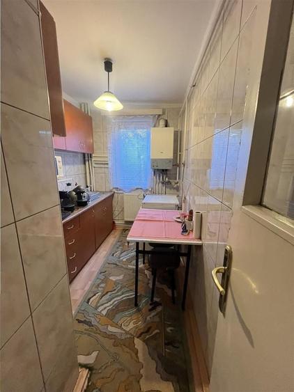 Apartament cu 4 camere semidecomandat în Central