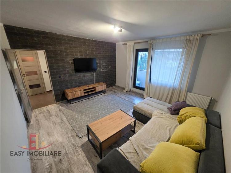 Apartament cu 3 camere decomandat, mobilat în 7 Noiembrie