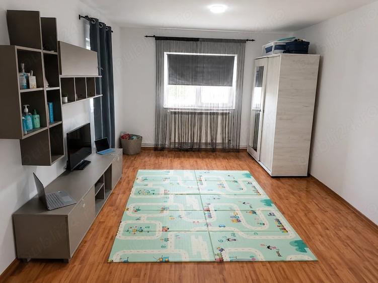 Apartament cu 2 camere decomandat în Broșteni