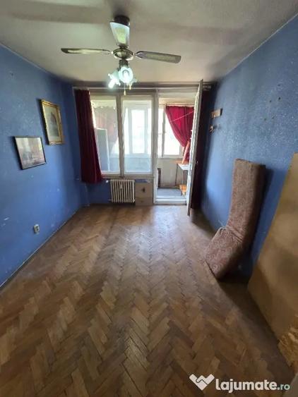 Apartament cu 3 camere semidecomandat în Domenii