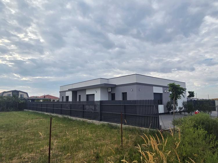 Casă cu 3 camere în Moșnița Nouă