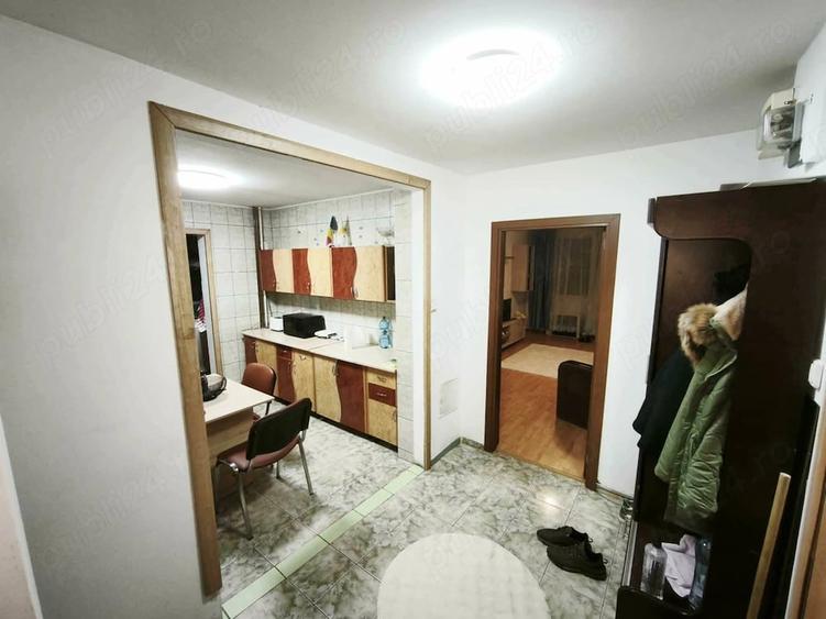 Apartament cu 3 camere semidecomandat în Basarabia